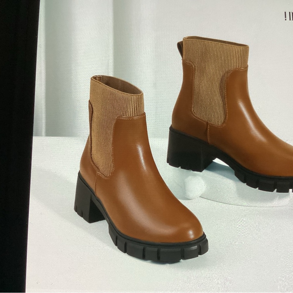 IDIFU Women’s Chelsea Boots Slip On Platform Tan Ankle Boots size 9.5